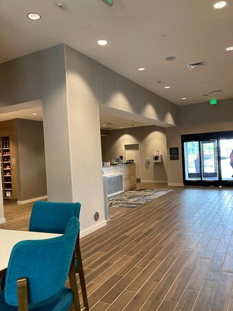 Hampton Inn & Suites Raleigh Midtown主图