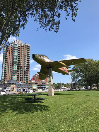 Golden Hawk CF-86 Sabre Jet景点图片