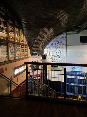 Leeds and Liverpool Canal景点图片