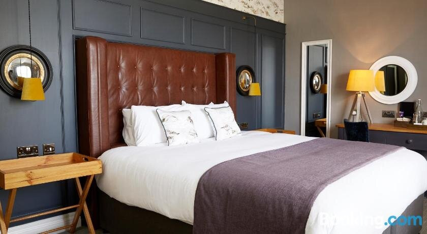Riverside Inn by Chef & Brewer Collection主图
