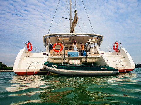 Waga Mari Catamaran Charters-圣淘沙岛必去景点