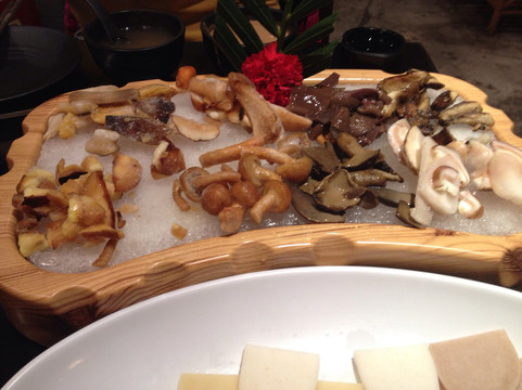 香草香草云南原生态火锅(大理店)主图