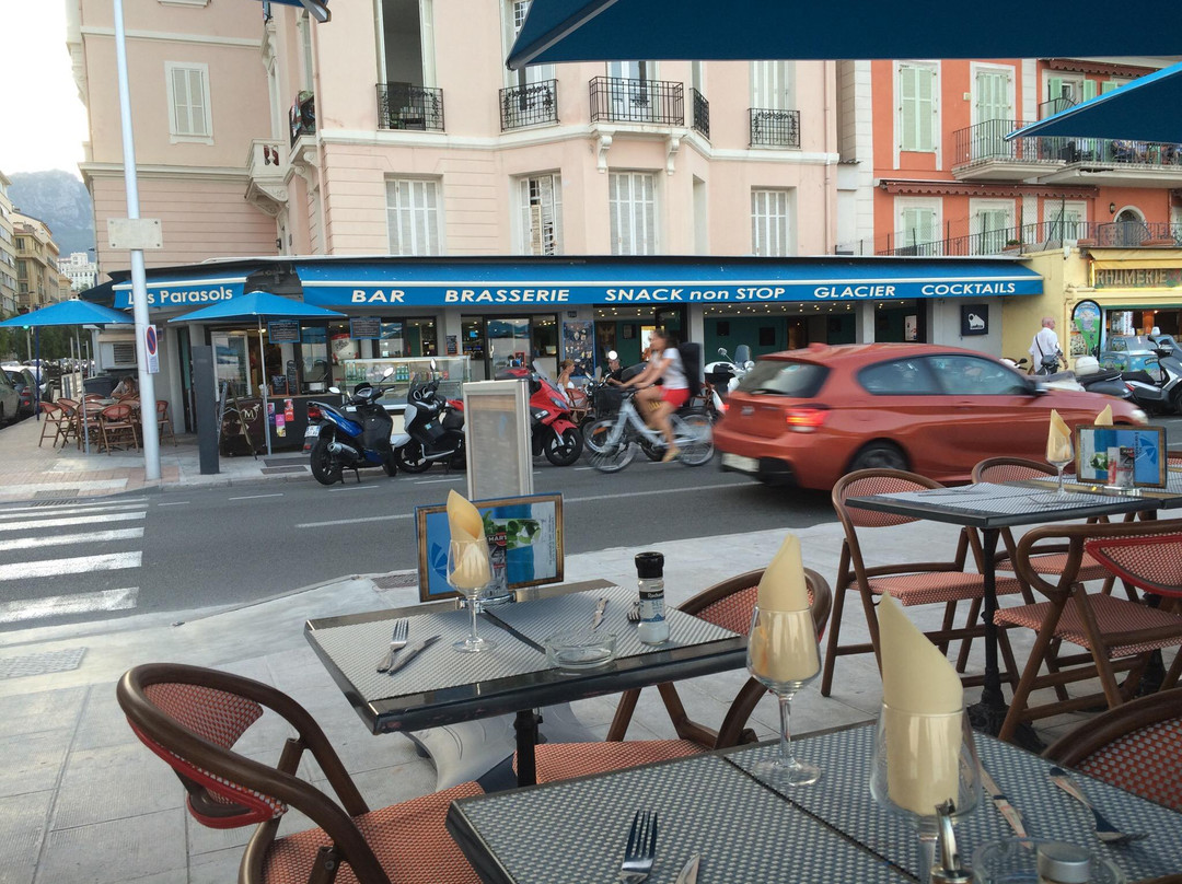 Les Parasols