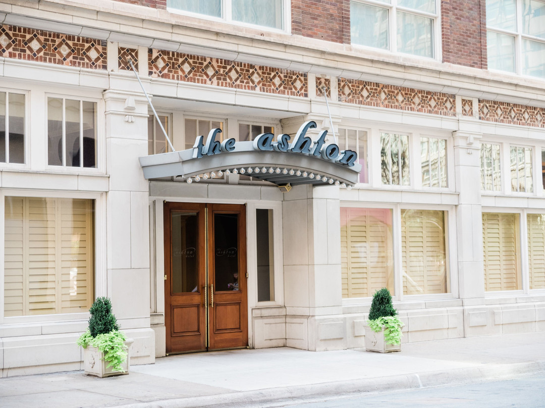 The Ashton Hotel主图