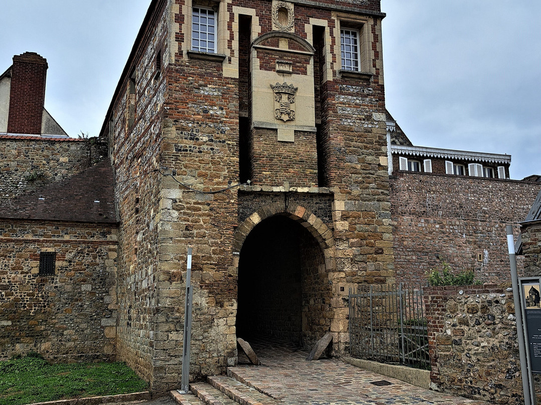 Porte De Nevers景点图片