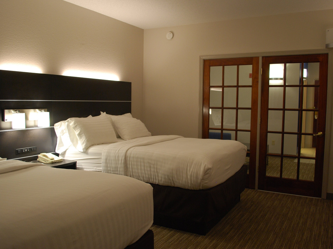 金斯波特梅多维尤I-26快捷假日&套房酒店主图