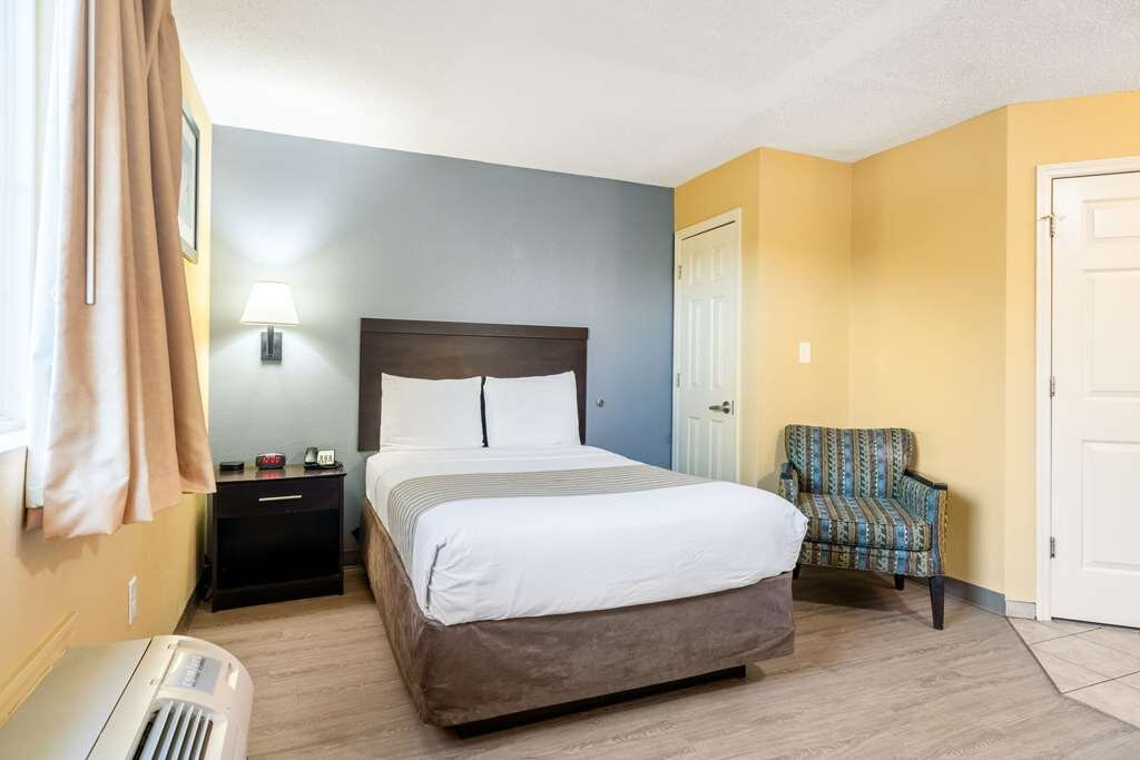 Suburban Studios Near Camp Lejeune主图