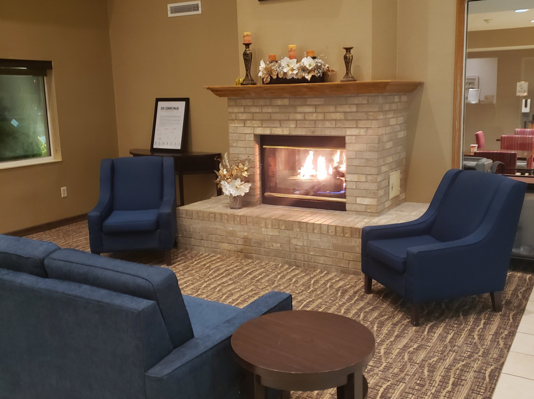 Comfort Suites Normal University Area主图