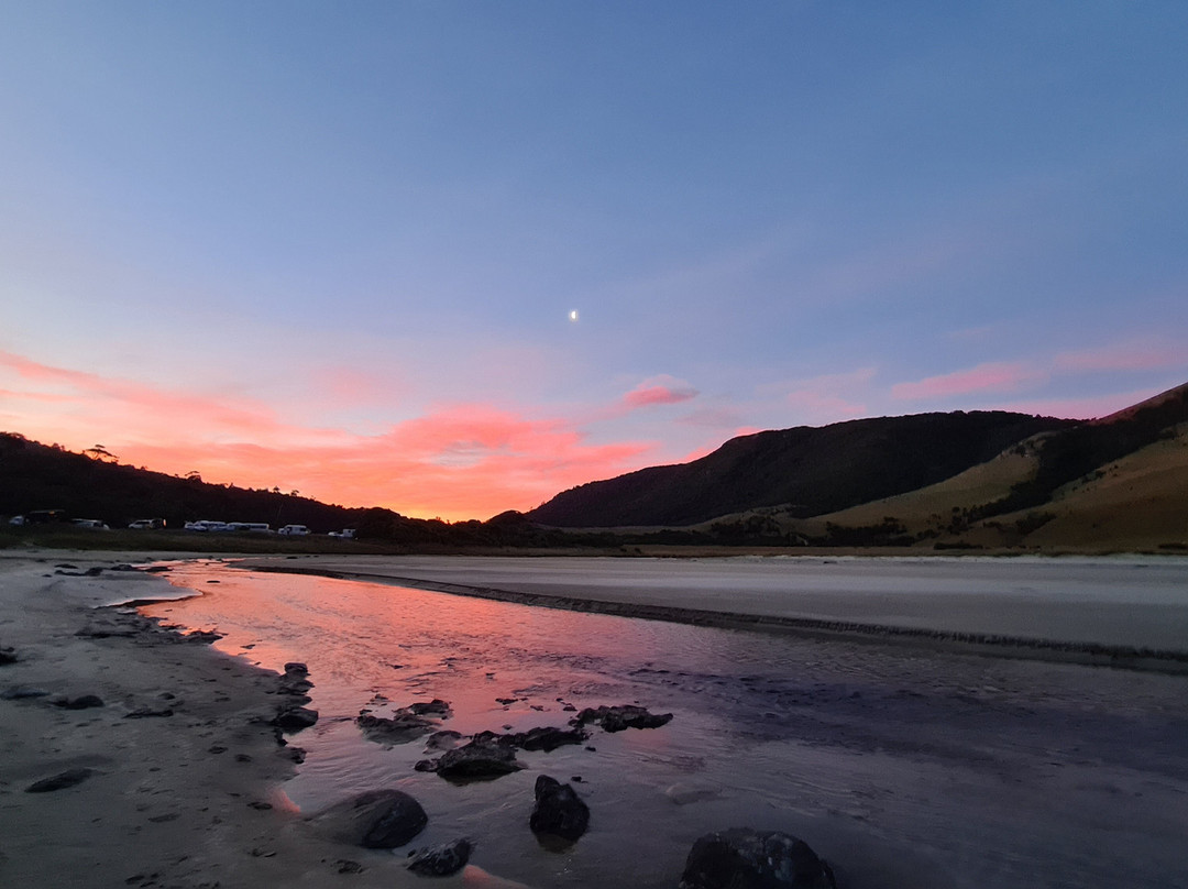Purakaunui Bay景点图片