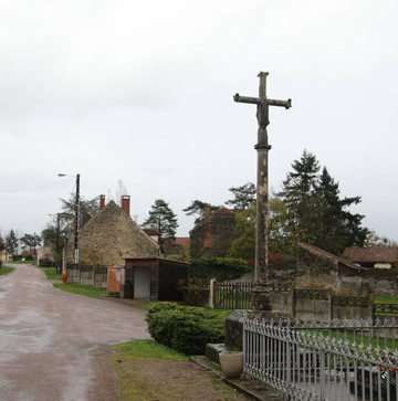 Croix Sculptée Double Face