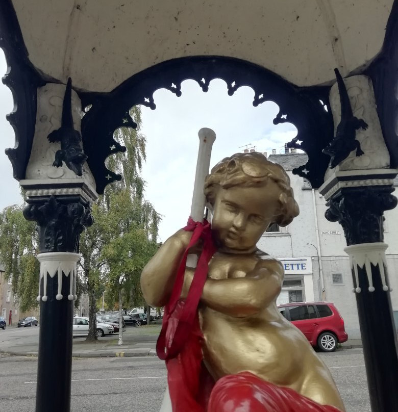 Burns Monument Drinking Fountain-达尔基思必去景点