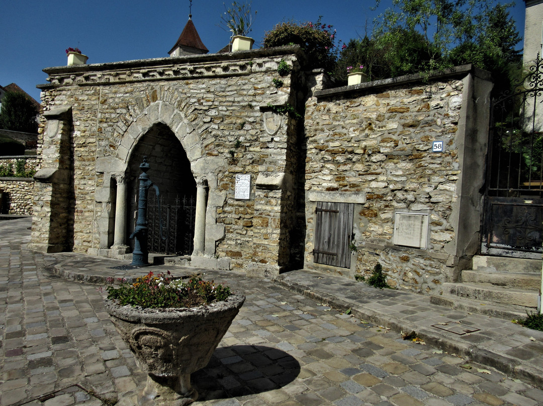 La Fontaine de Saint Prix景点图片