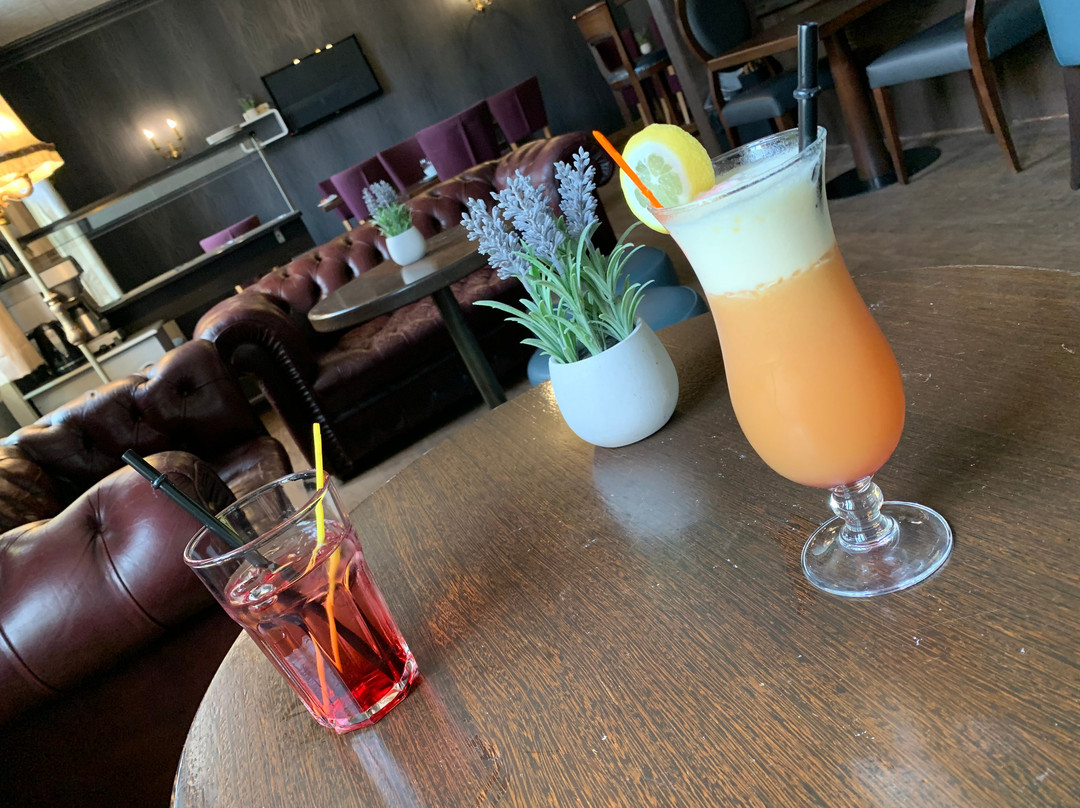 白马酒店主图