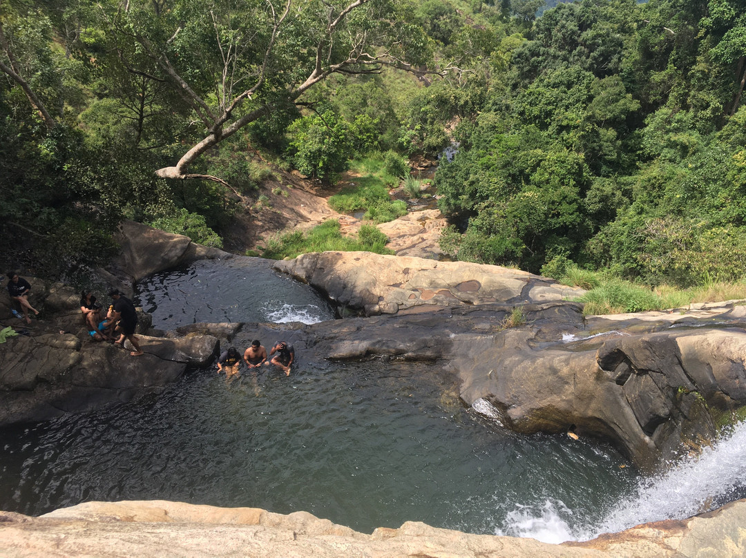 Upper Diyaluma Waterfall景点图片