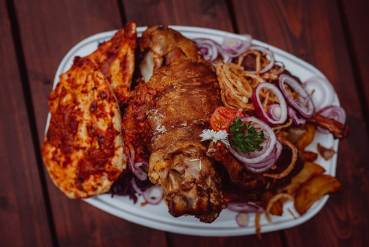 Giga Testvérek Special Street Food Center