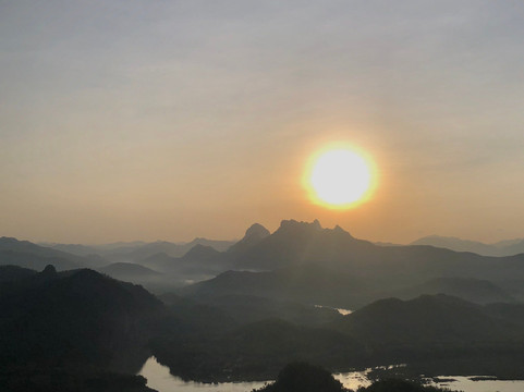 Morning Glow Laos-琅勃拉邦必去景点