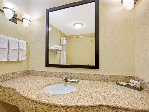 阿瑟港拉昆塔温德姆套房酒店主图