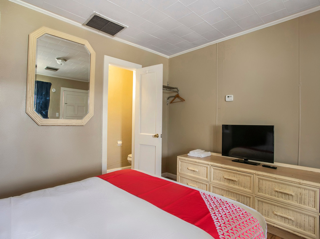 Hotel Lakeland GA I-129