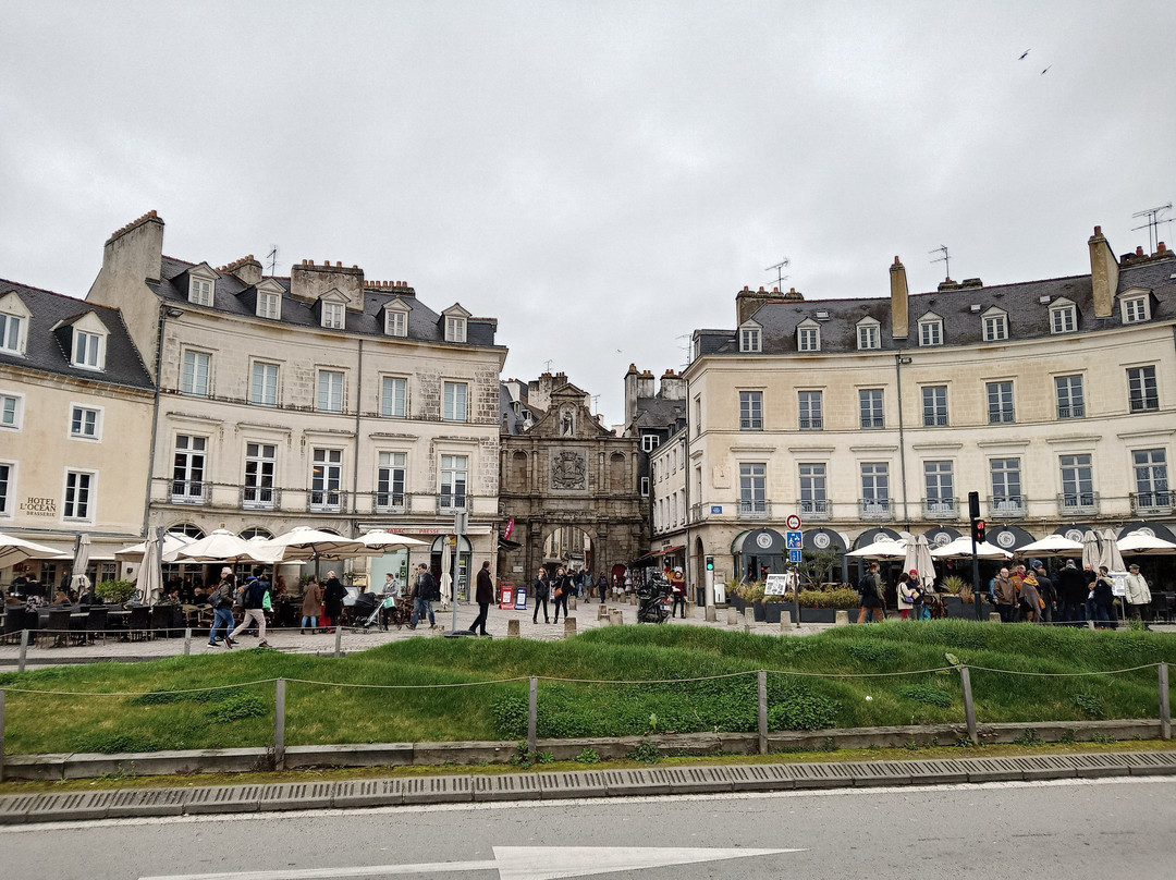 Place Gambetta-瓦讷必去景点