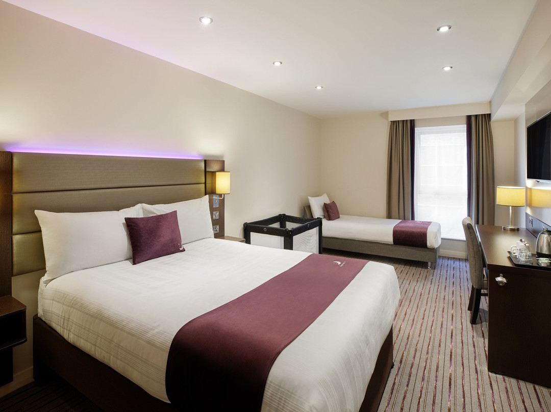 Premier Inn Farnham hotel主图