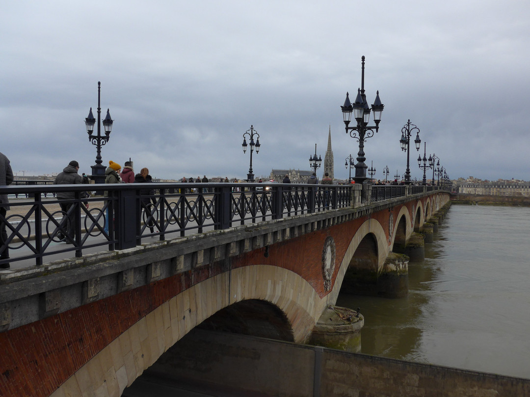 Pont de Pierre景点图片