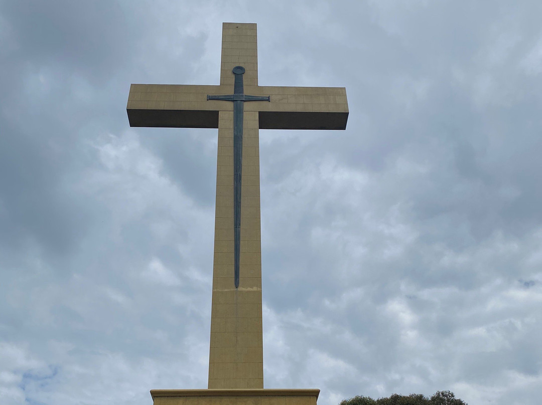 Mount Macedon Memorial Cross-马其顿山必去景点