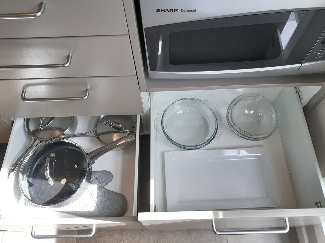 银色汽车旅馆主图