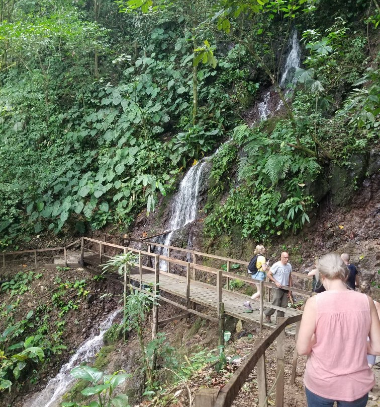 El Canto Waterfall景点图片