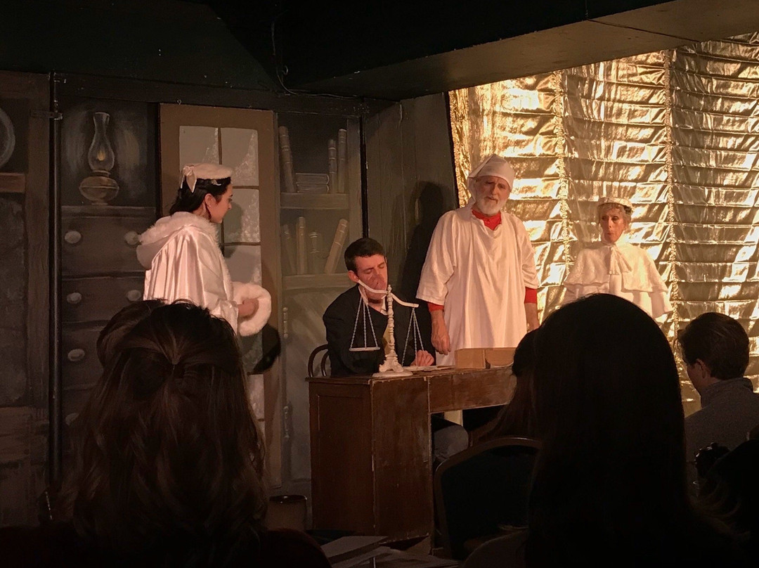 Jesters Dinner Theatre-朗蒙特必去景点