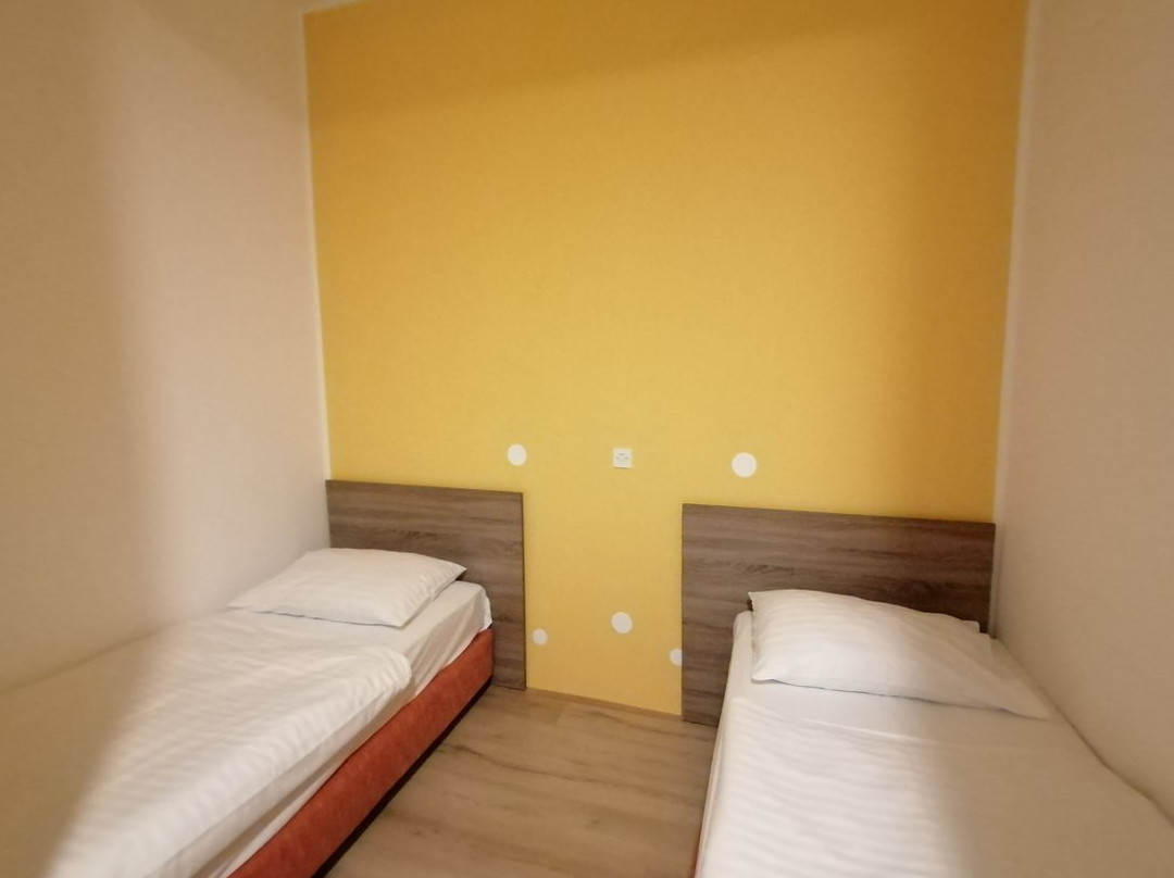 UNI Youth Hostel主图