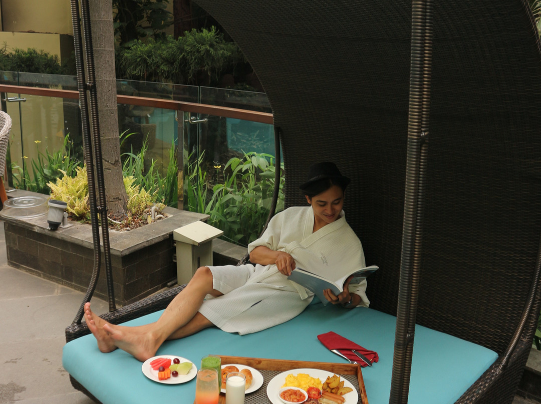 万隆假日酒店主图