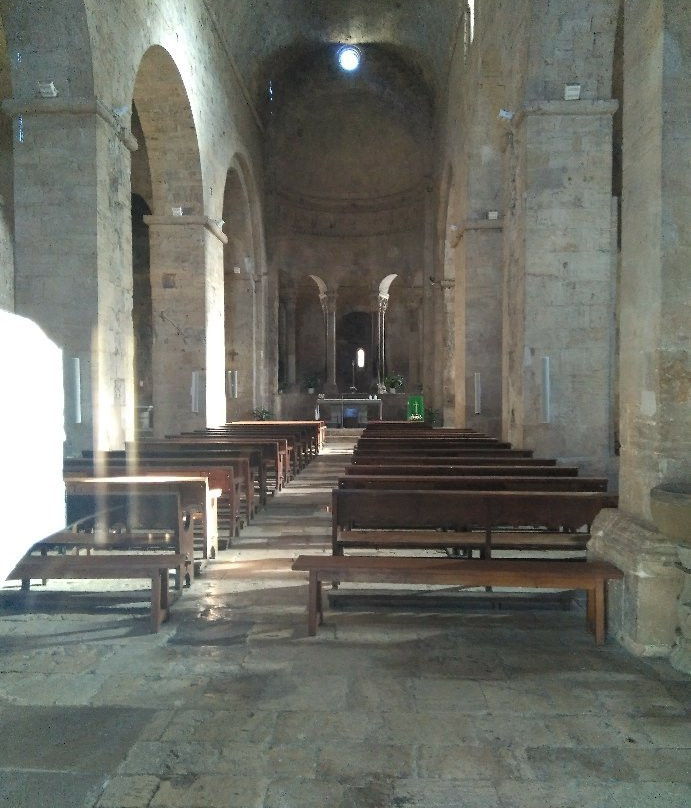 Monestir de Sant Pere de Besalú景点图片