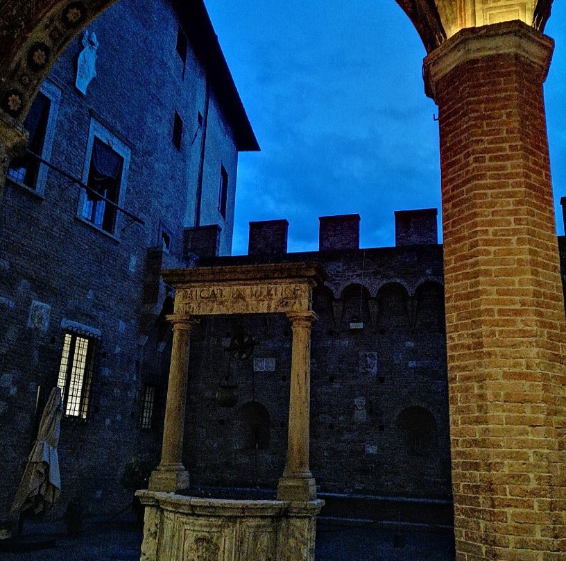 Palazzo Chigi Saracini-锡耶纳必去景点