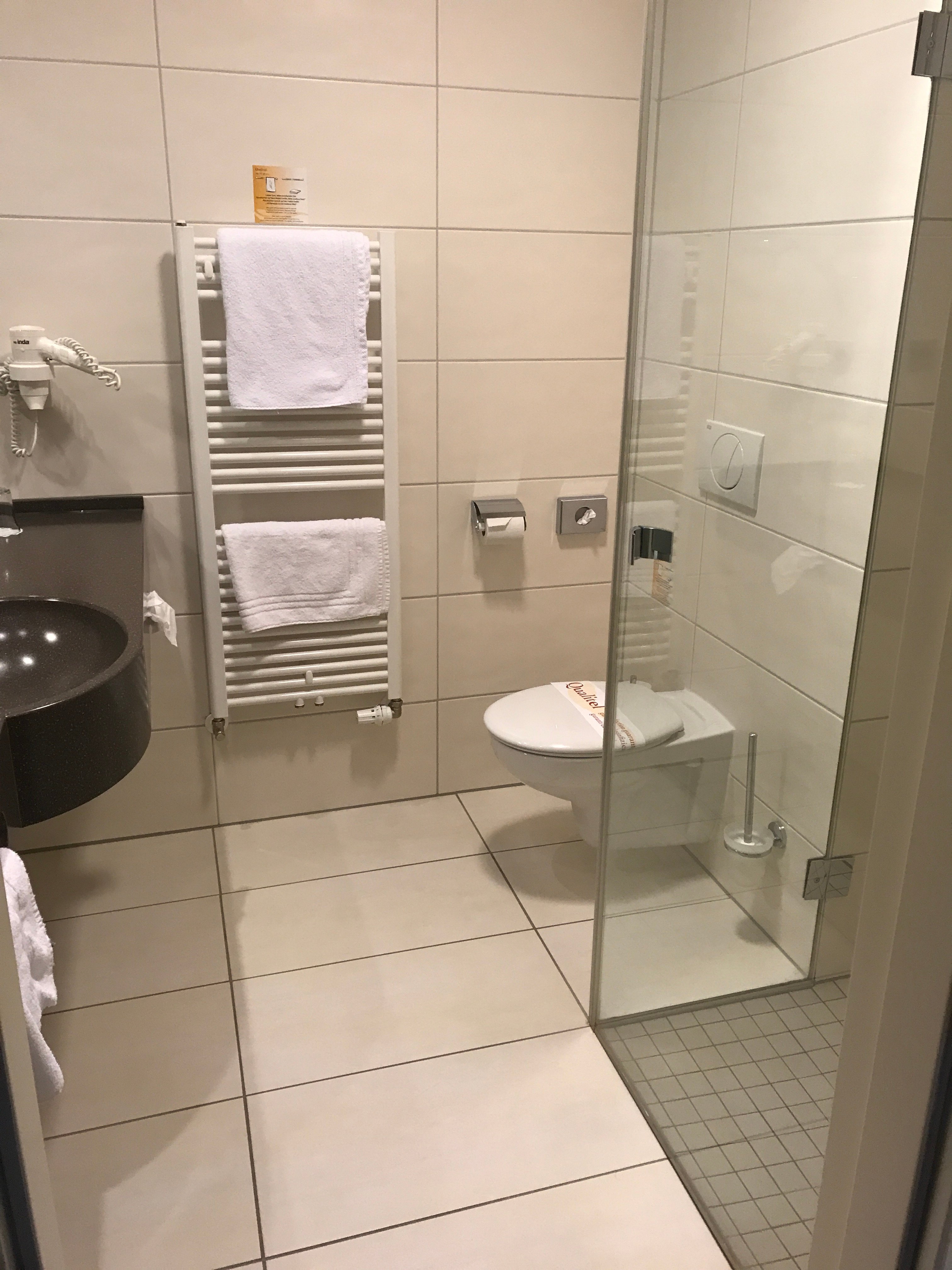 Qualitel Hotel Hilpoltstein-浴室