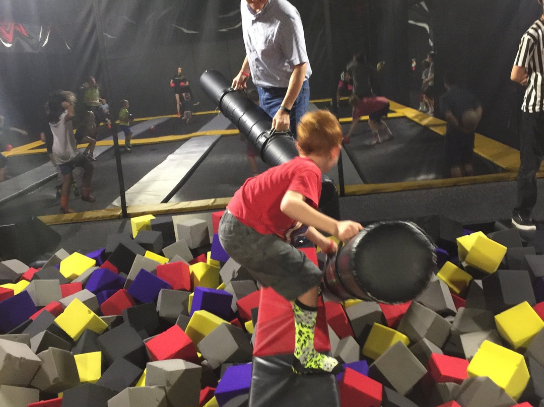 Laguna Woods旅游景点-Big Air Trampoline Park