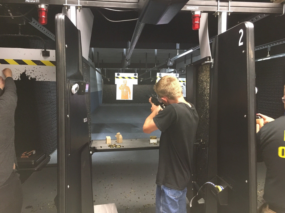 Tommy Gun Shooting Range景点图片