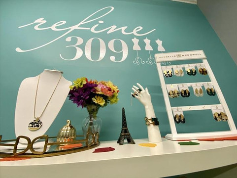 Refine 309 Women's Boutique-布卢明顿必去景点
