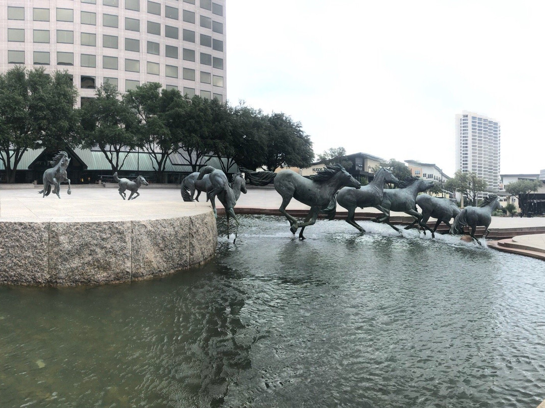Mustangs of Las Colinas-欧文必去景点