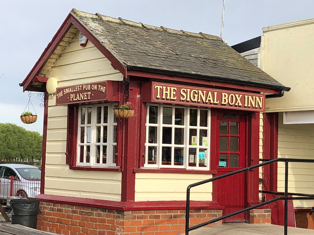 The Signal Box Inn景点图片