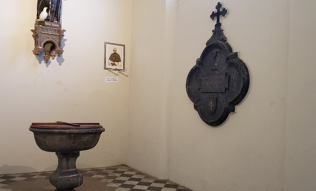 St. Sauveur Cathedral-卡宴必去景点