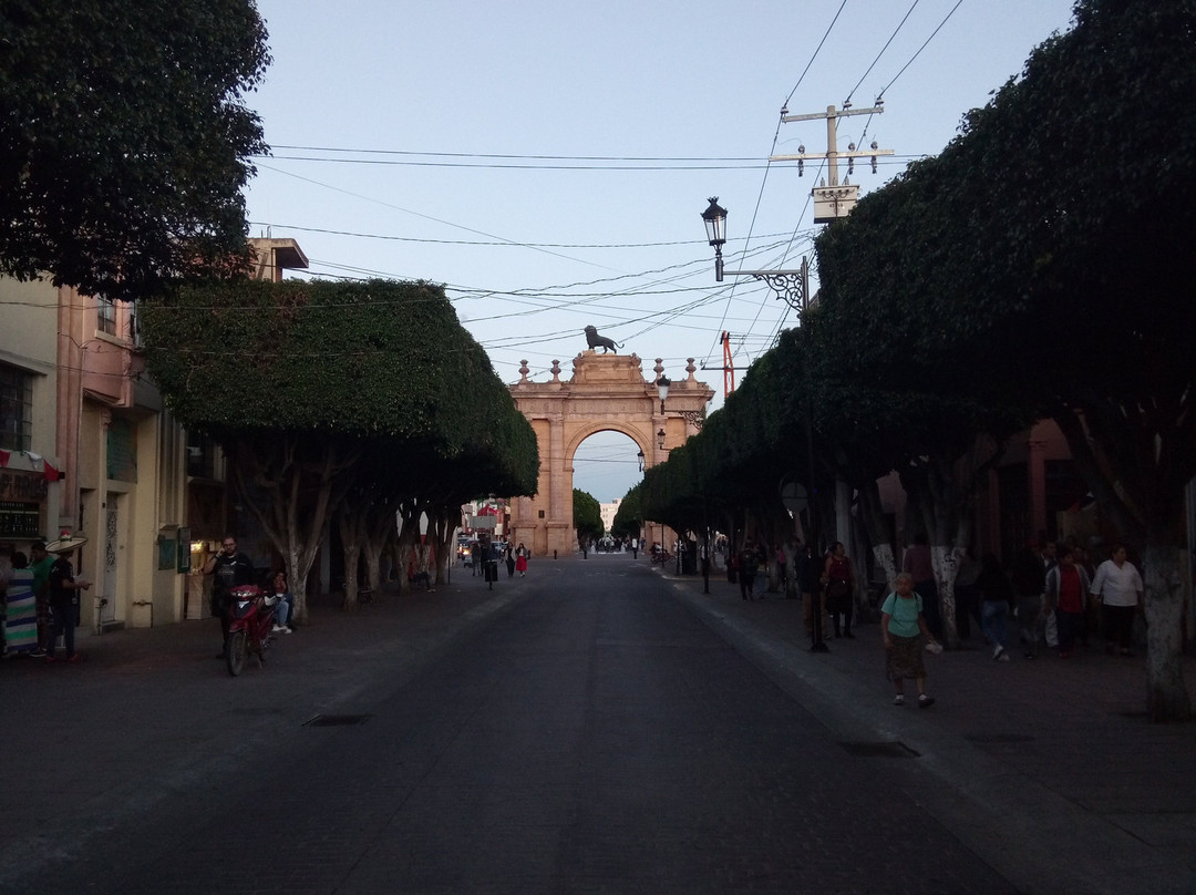 Arco Triunfal de la Calzada de los Héroes-利昂必去景点