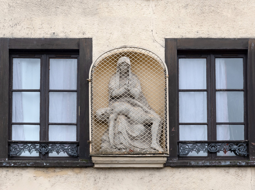 Statue Religieuse Sur Habitation景点图片