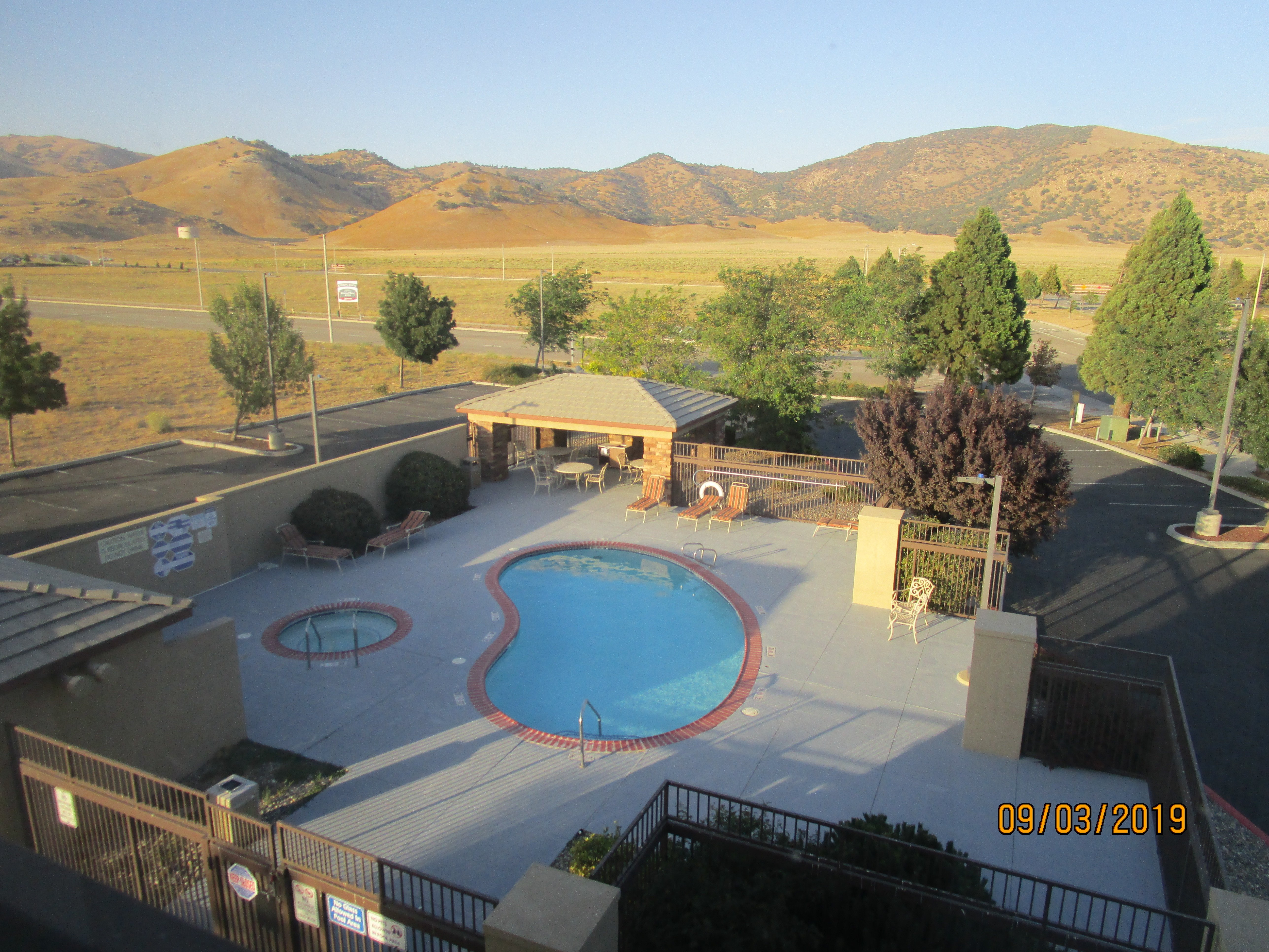 Holiday Inn Express & Suites Tehachapi Hwy 58/mill St. by IHG-泳池