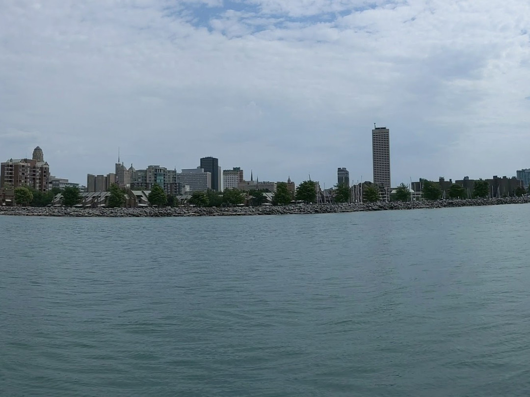 Buffalo Harbor Cruises景点图片