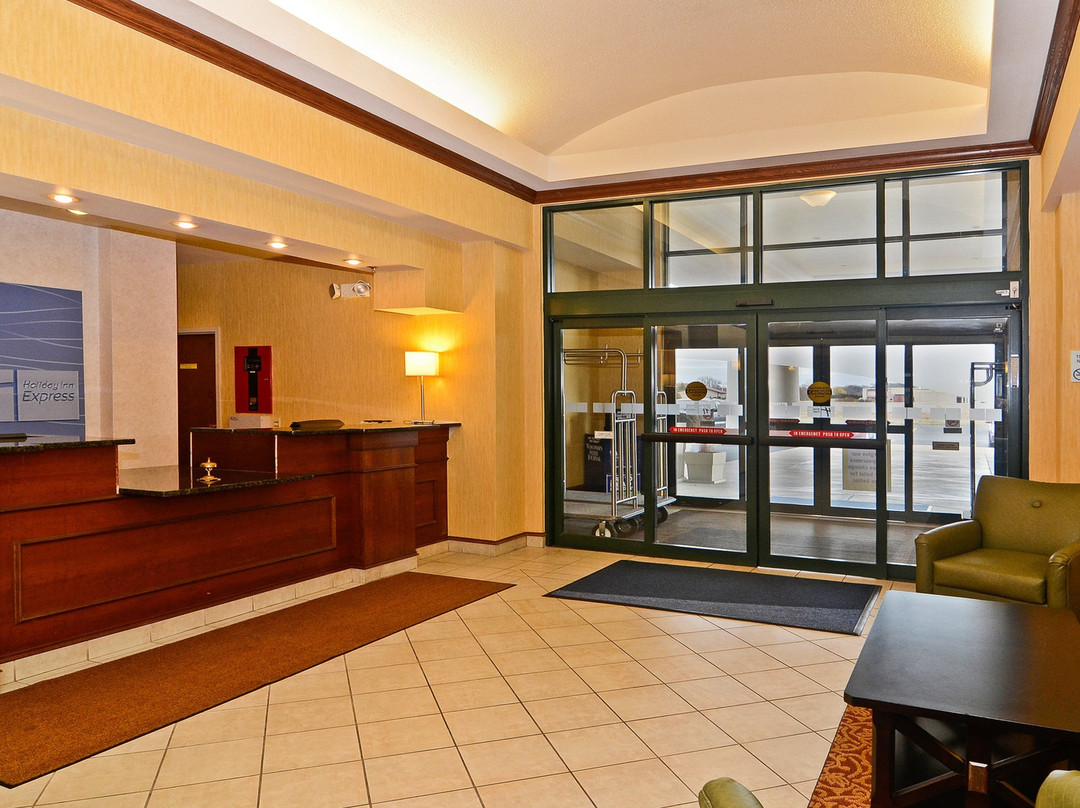 Holiday Inn Express & Suites Fort Atkinson by IHG主图