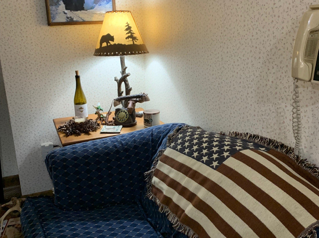 Old Field House主图