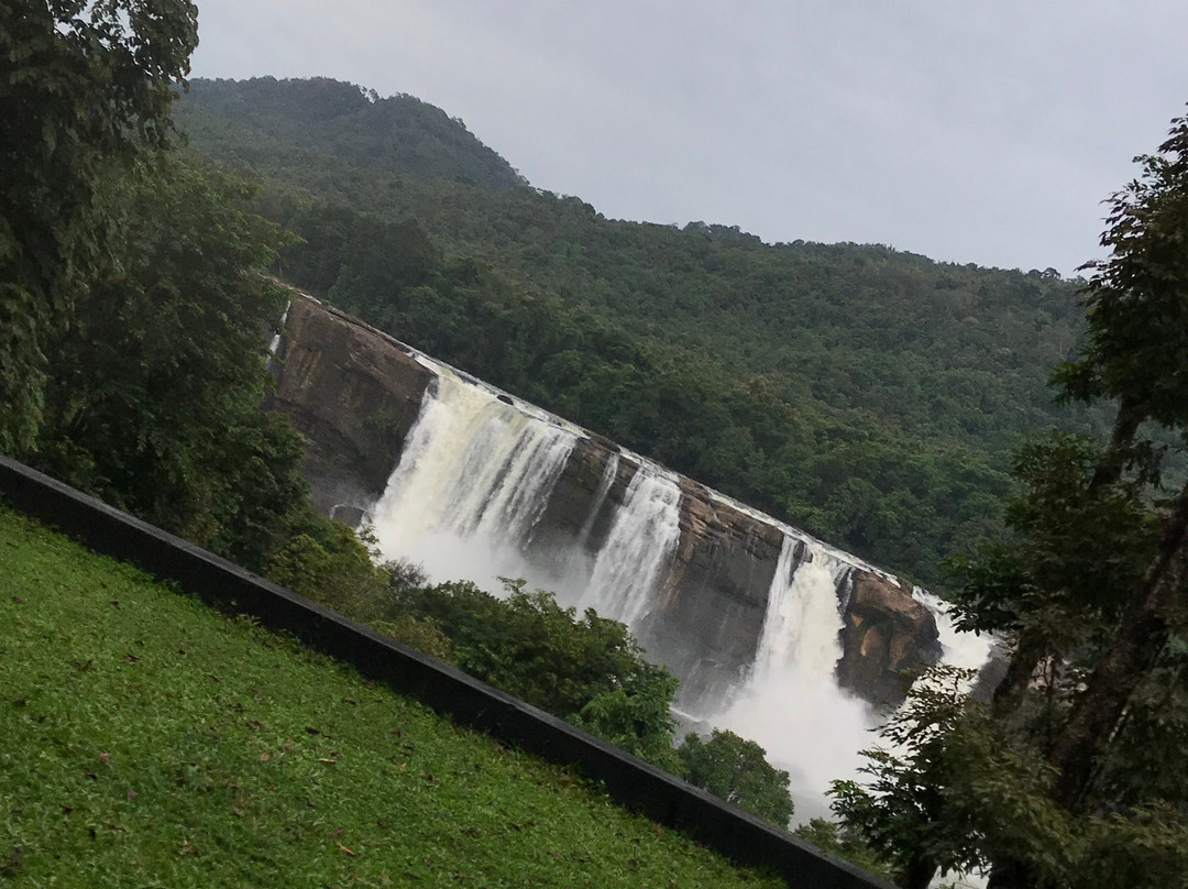 Athirappilly Falls景点图片