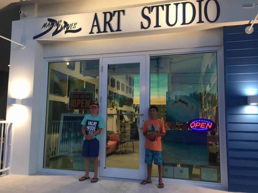 Making Waves Art-普罗维登西亚莱斯必去景点