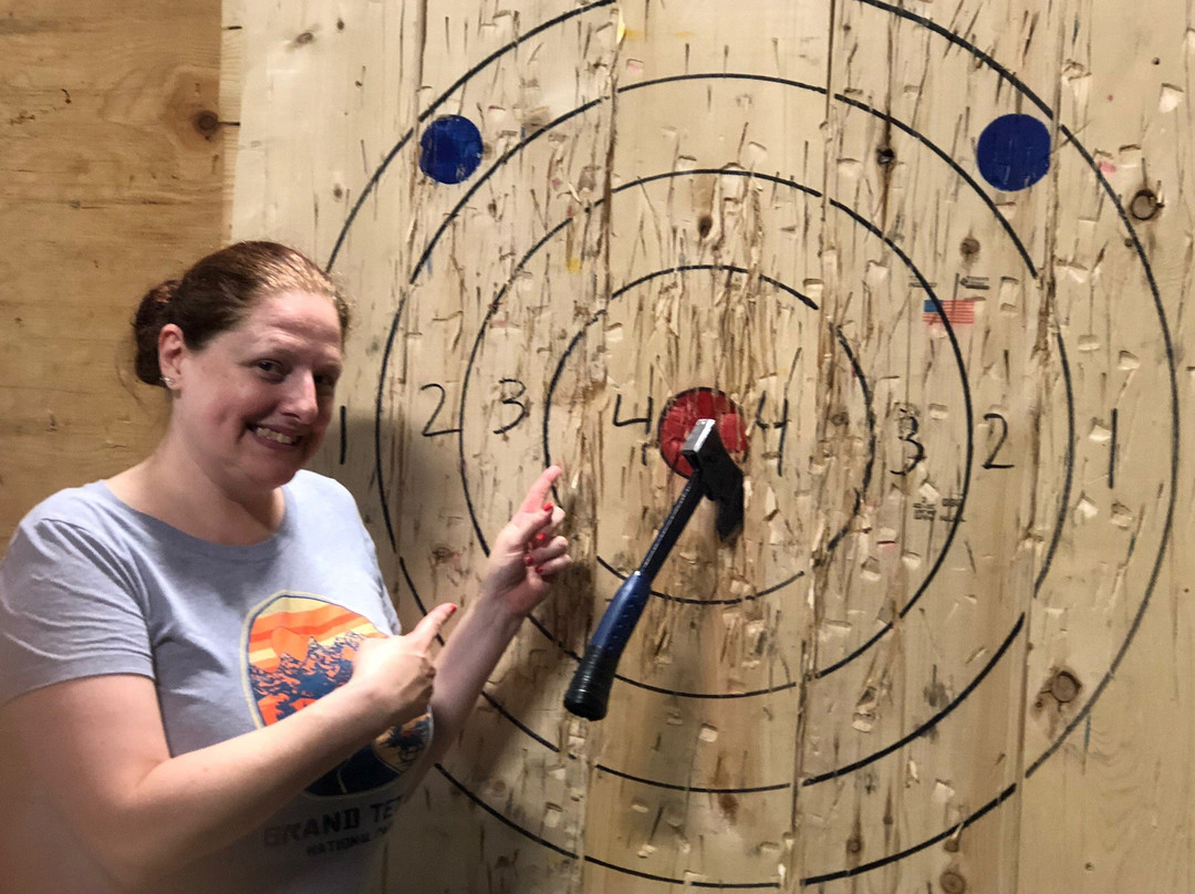 Blue Ox Axe Throwing-沃灵福德必去景点
