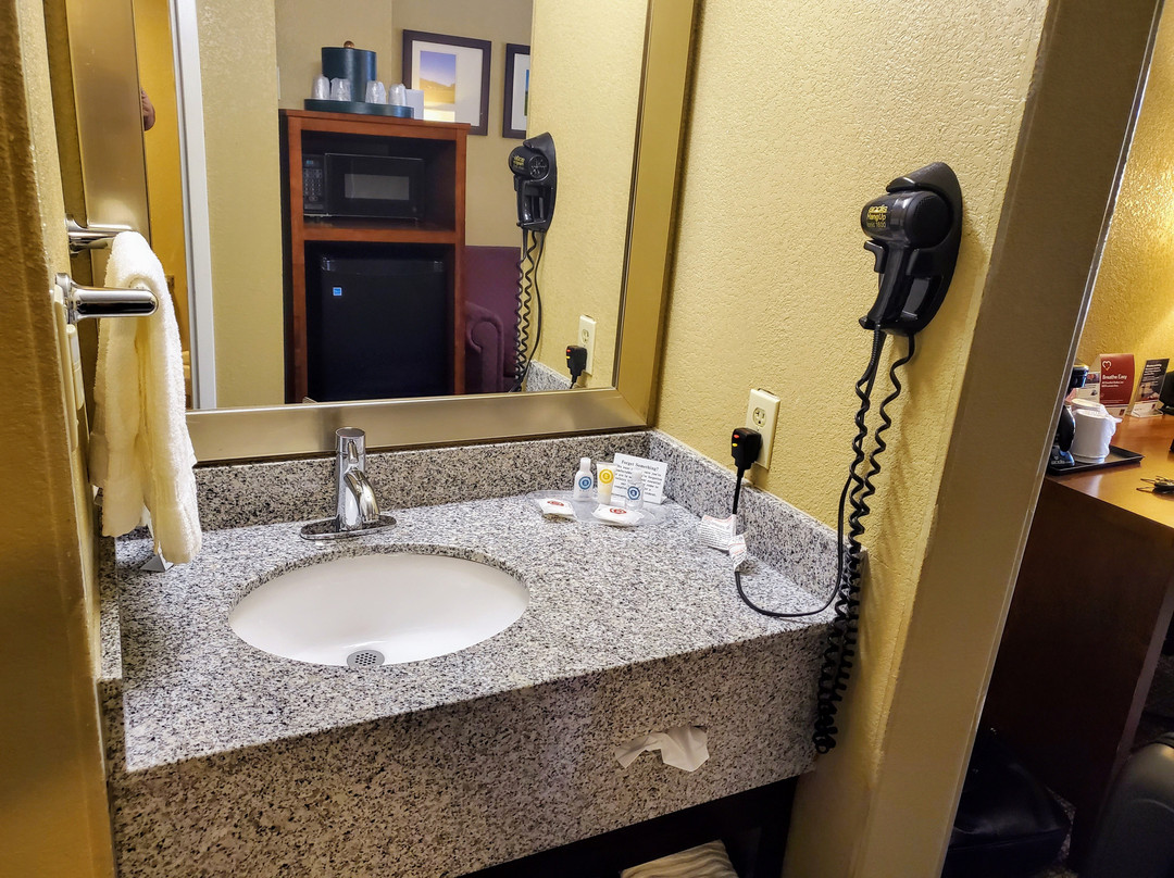 Comfort Suites Bethlehem Near Lehigh University and LVI Airport主图